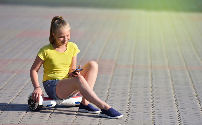 How do you play music on a hoverboard - children loving the hoverboard