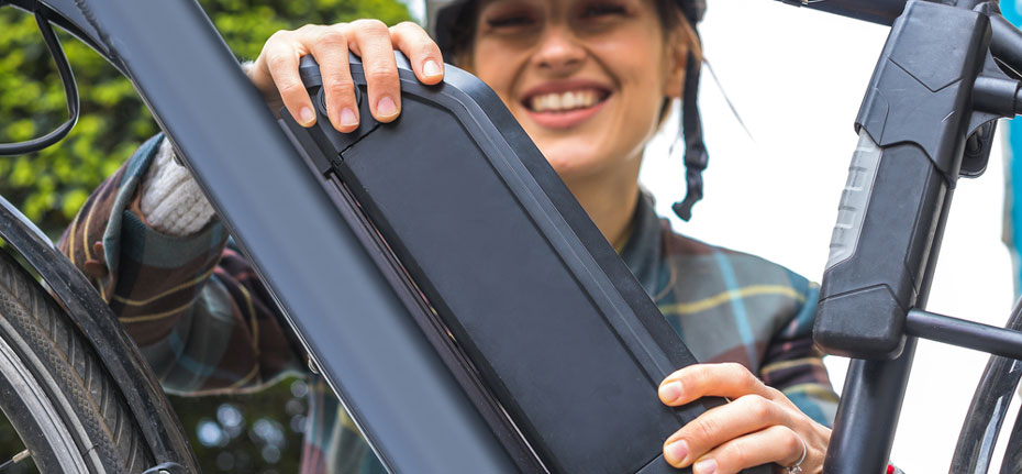 Rear-mounted friction drive e-bike conversion kit